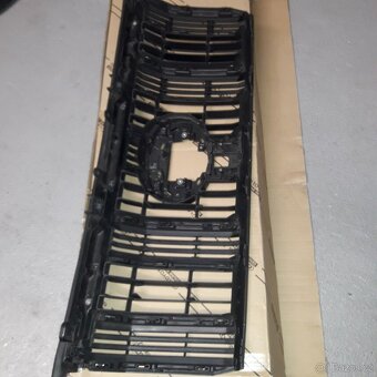 Přední maska na Toyota Land Cruiser - 2