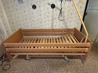 Polohovací postel pro seniory - 2