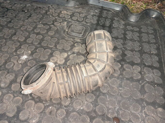 Ford Focus MK1 - hadice sání - 2