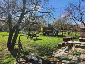 Pronájem oplocené zahrady s chatou, 941 m2, veškeré IS, udír - 2