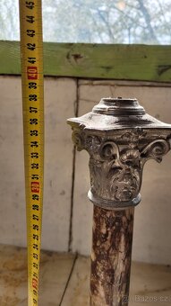 Starý ozdobný svícen – kombinace kovu a kamene - 2