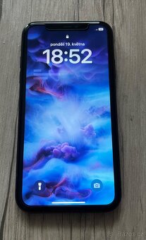iPhone 11 Black 64 GB - 2