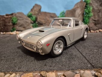 prodám model 1:18 Ferrari 250GT Berlinetta jouef evolution - 2