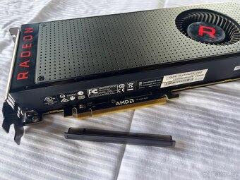 Grafická Karta AMD Radeon Vega 64 - 8GB - 2