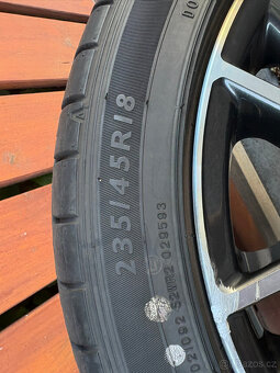 Toyota Camry, Dunlop 235/45 R18 - 2
