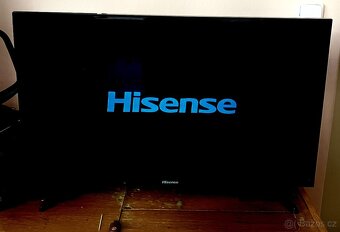 32" Televize Hisense, restartuje se, 2x ovladač - 2