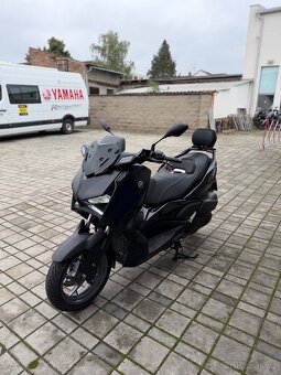 Prodám Yamaha XMAX 300 MAX 2024 - DPH - 1000km - Akrapovič - - 2