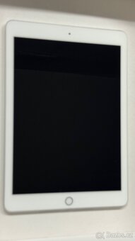 iPad 6 32GB Silver WiFi, krásný stav - 2