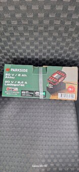 Nabíječka a baterie Parkside. - 2