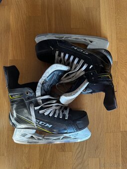 Brusle CCM Tacks 9050 (vel 8,5 = 44 EUR) - 2