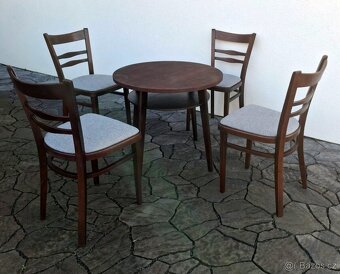 Sestava jídelních židlí a konferenčního stolku - 2