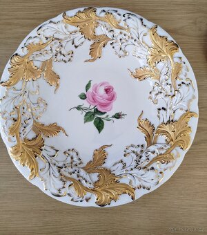 Porcelánový talíř „baroko růže“ – zkřížené meče, 1970–80 - 2