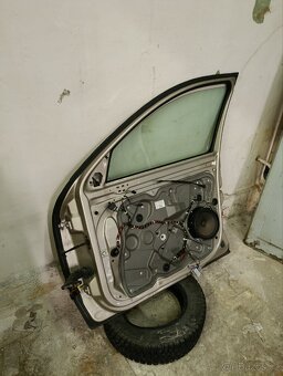 Škoda Octavia 2 pravé přední dveře. - 2