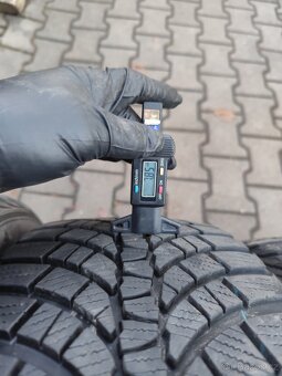 Zimní pneu 235/45/18 - 2