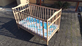 Dětská postýlka dřevěná - 2