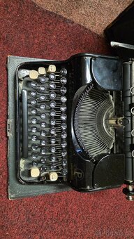 Předválečný psací stroj Olympia Progress P (cca 1933), plně - 2