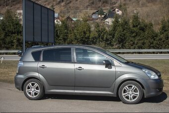 Toyota corrola verso - 2