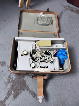 Retro šicí stroj Lada v kufříku - 2