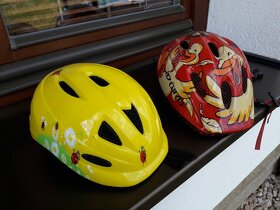 Prodám  2 ks  dětské helmy na kolo - 2