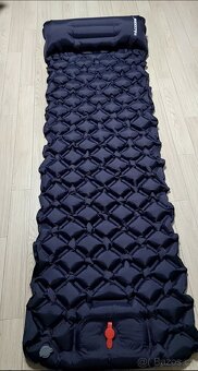 (Samo)nafukovací karimatka 190x60x5 cm včetně polštáře - 2