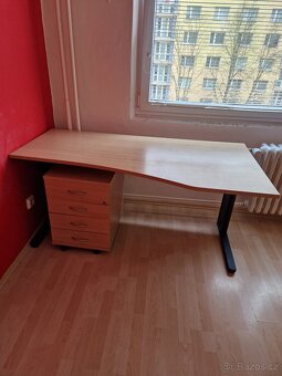 Prodám psací stůl - 2