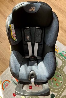 Britax Römer Swingfix M i-Size v barvě Blue Marble - 2
