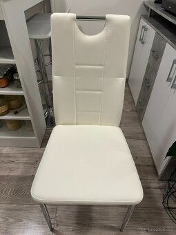 Jídelní stůl se židlemi - 2