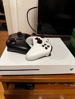 Xbox one s + 2x ovladače - 2