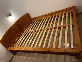 Masivní borovicová manželská postel + matrace zdarma - 2