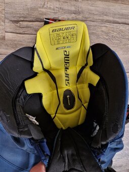 Prodám Hokejové kalhoty Bauer Supreme 2S, velikost Junior M - 2