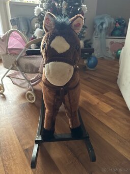 Krásný interaktivní koník - 2