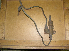 Prodám benzínovou pumpu ze stabilního motoru - 2