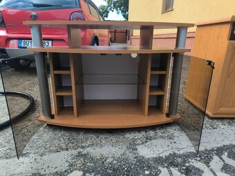 Prodám komodu +stolek pod televizi - 2