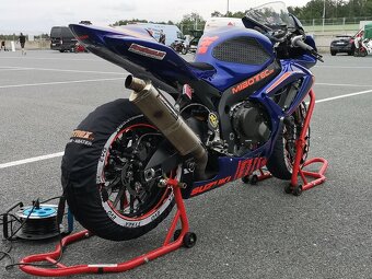 Suzuki GSX-R 750 k7 - 2
