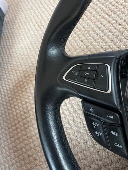 Volant Focus Mk3 Face - 2