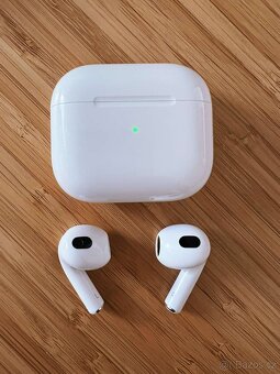 Sluchátka Apple Airpods 3. generace, Lightning, vyčištěno UV - 2