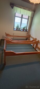 Vysoká dřevěná postel - 2