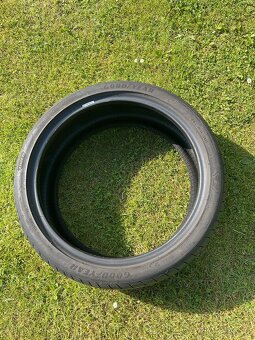 Letní pneu 225/40R19 - 2