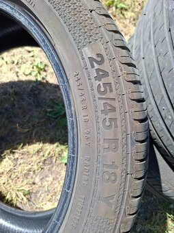 Letni pneu Barum 245/45 R18 - 2