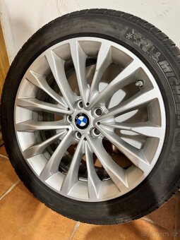 ORIGINAL ALU KOLA BMW 5 G30 G31 245/45/18 zimní pneu micheli - 2