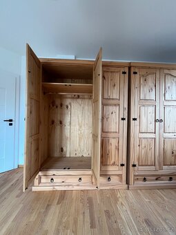 Skříň 3dveřová CORONA vosk - 2