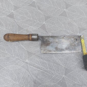 Starý značený sekaček. - 2