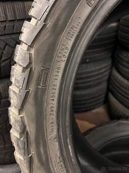 Pneu nokian 285/45R22 - 2