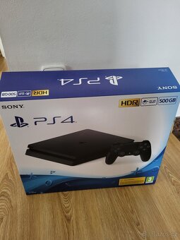 Prodám Playstation 4 Slim 500GB - 2