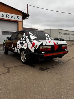Kastle bmw e30 sedan na drift, bez motoru - 2