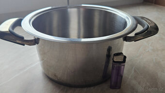 Nerezový hrnec - průměr 24 cm - 2