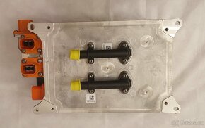 Nabijecka Audi E-Tron VW Golf GTE 5QE915685F - 2