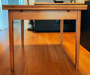 Starší dřevěný rozkládací stůl - 2
