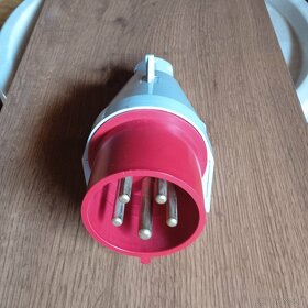Prodám zásuvky a zástrčky na 380V - 2