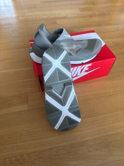 Nike GO FLYEASE - vel. 44 - 2